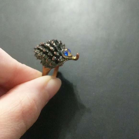 Copper Tone Blue and Grey Rhinestone Hedgehog Cocktail Statement Ring - size 9 - Picture 3 of 6